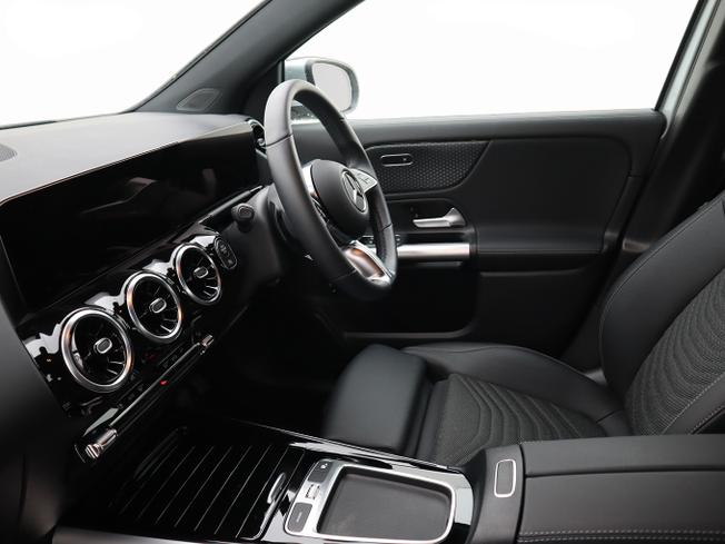 MERCEDES-BENZ GLA Photo 3