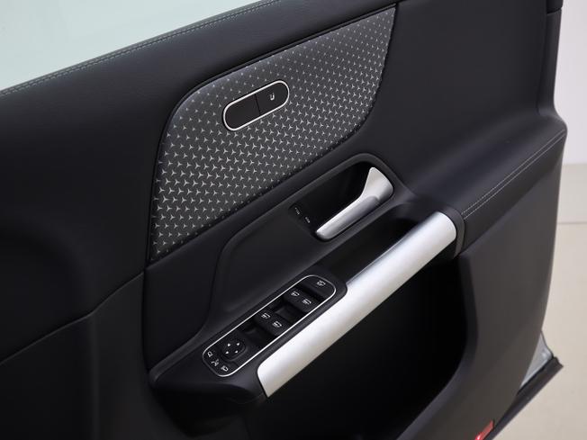 MERCEDES-BENZ GLA Photo 40