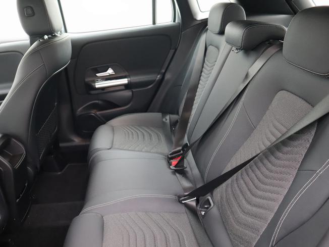 MERCEDES-BENZ GLA Photo 8