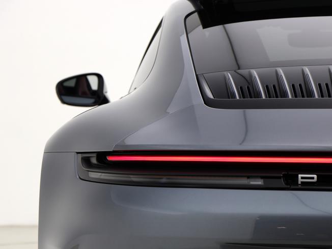 PORSCHE 911 Photo 18