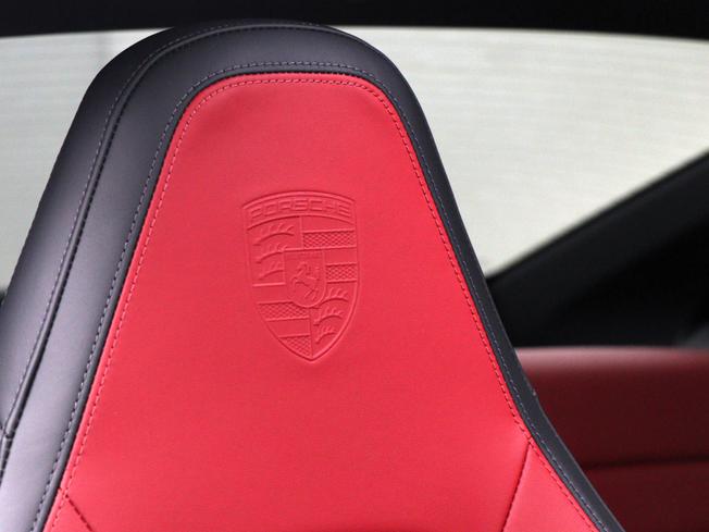 PORSCHE 911 Photo 26