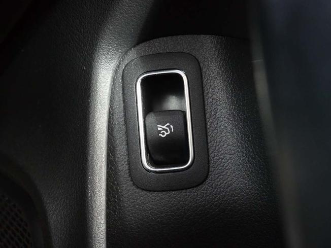 MERCEDES-BENZ CLA Class Photo 18