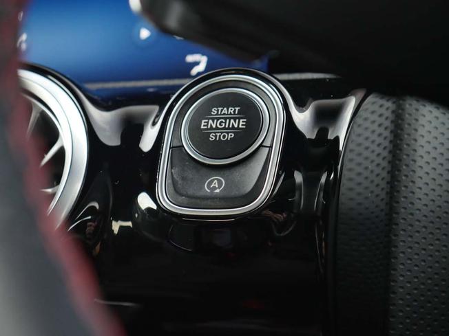 MERCEDES-BENZ CLA Class Photo 19