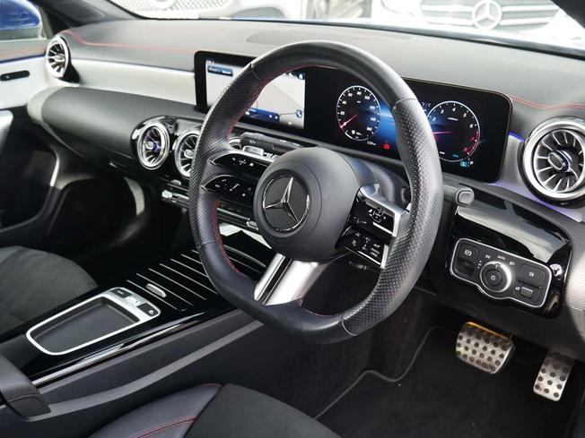 MERCEDES-BENZ CLA Class Photo 35