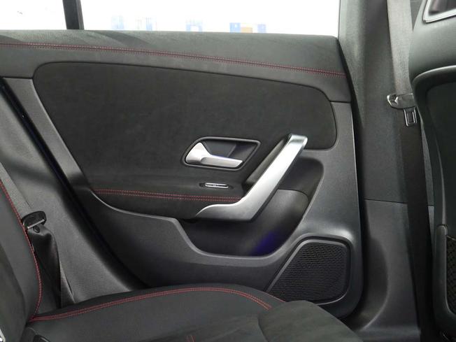 MERCEDES-BENZ CLA Class Photo 37