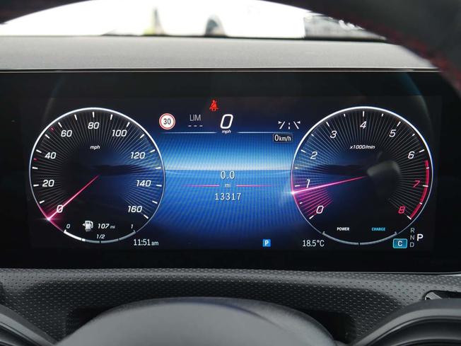 MERCEDES-BENZ CLA Class Photo 4