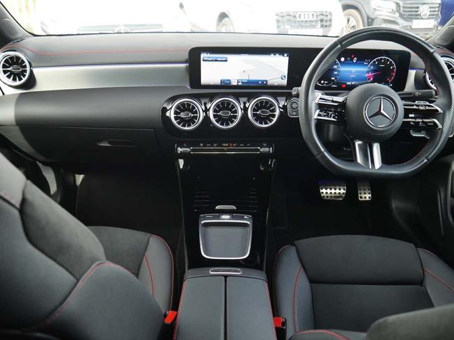 MERCEDES-BENZ CLA Class Photo 5