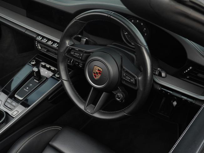 PORSCHE 911 Photo 10