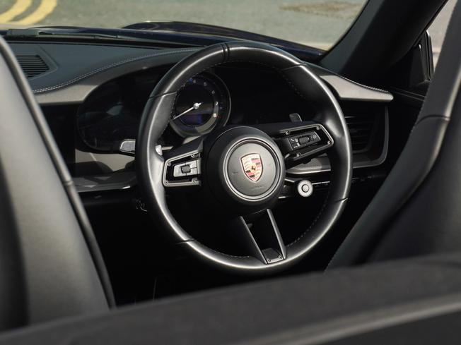 PORSCHE 911 Photo 11