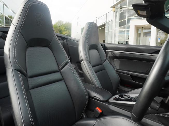 PORSCHE 911 Photo 14
