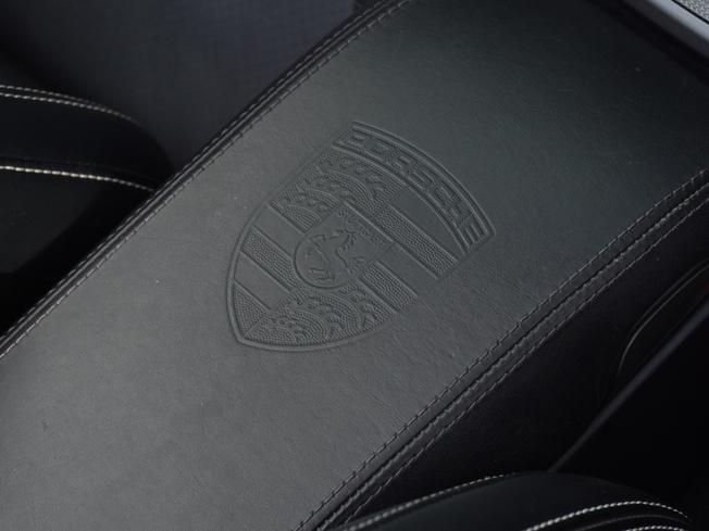 PORSCHE 911 Photo 24