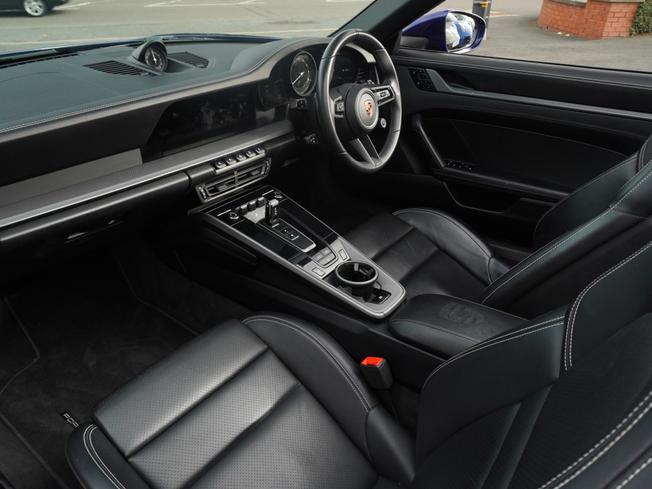 PORSCHE 911 Photo 3