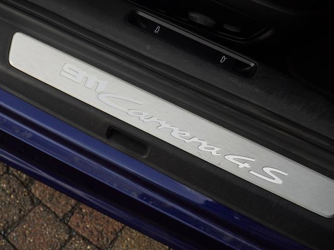 PORSCHE 911 Photo 31