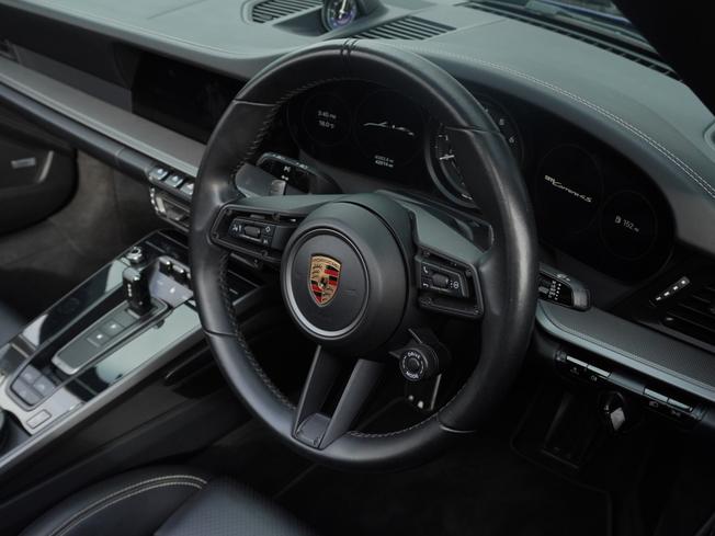PORSCHE 911 Photo 8