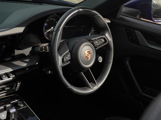 PORSCHE 911 Photo 9