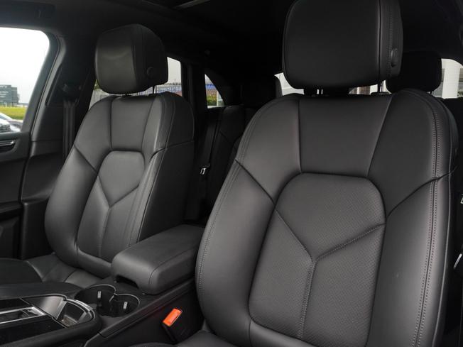 PORSCHE Macan Photo 11