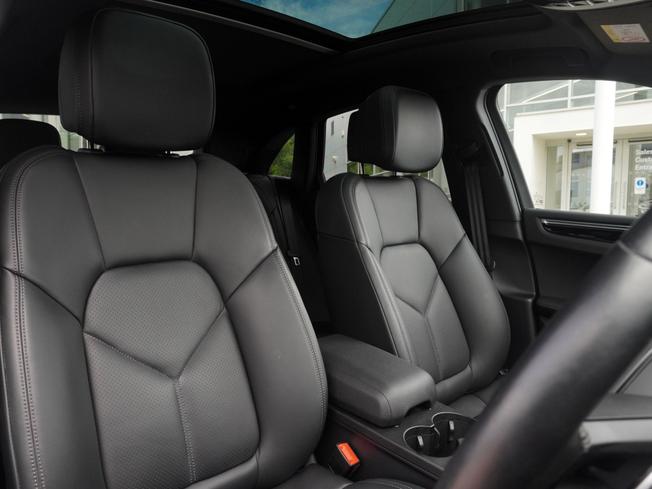 PORSCHE Macan Photo 13