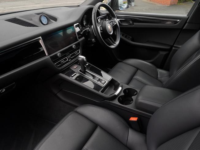 PORSCHE Macan Photo 3