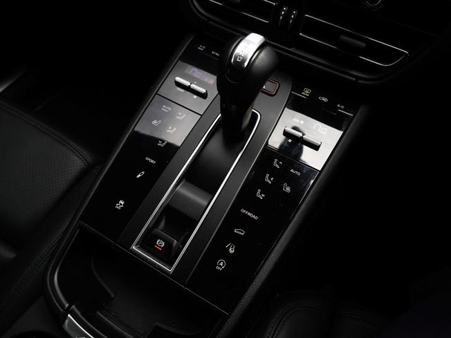 PORSCHE Macan Photo 38