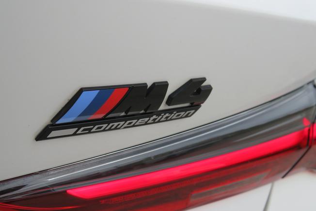 BMW M4 Photo 11