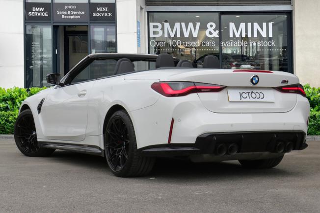 BMW M4 Photo 2
