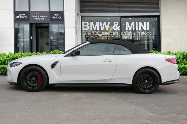 BMW M4 Photo 4