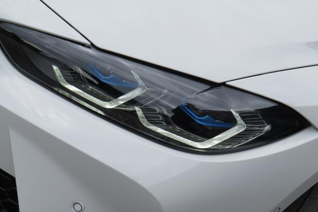 BMW M4 Photo 8