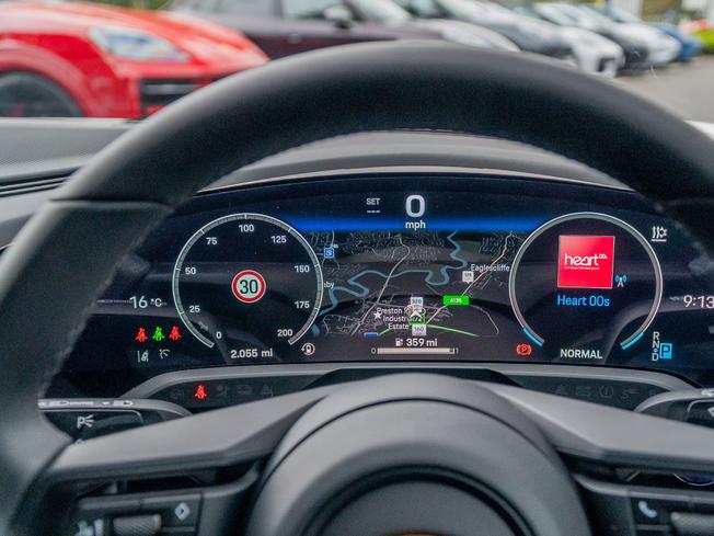 PORSCHE Taycan Photo 21