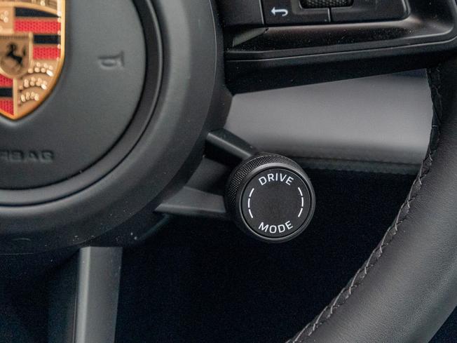 PORSCHE Taycan Photo 22