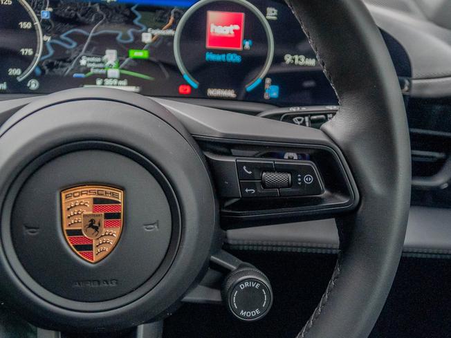 PORSCHE Taycan Photo 24