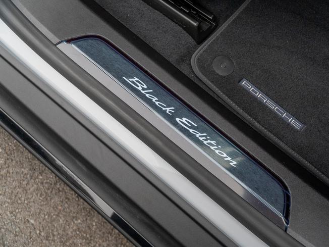 PORSCHE Taycan Photo 26