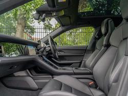 PORSCHE Taycan Photo 3