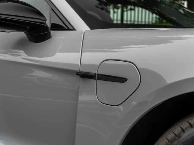 PORSCHE Taycan Photo 30