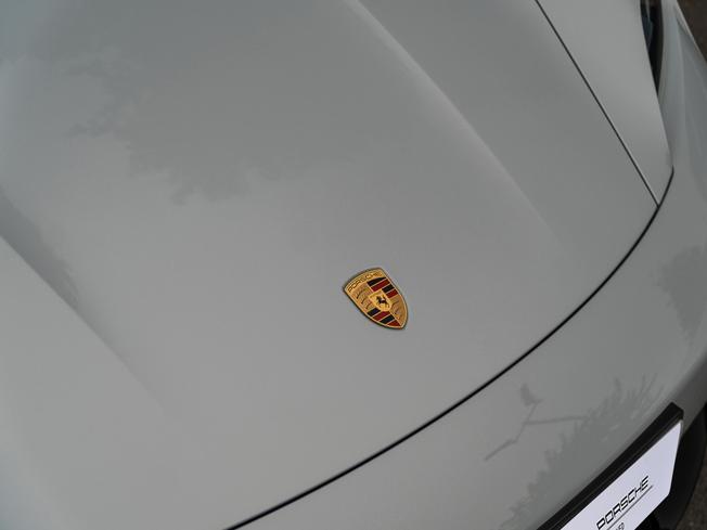 PORSCHE Taycan Photo 32