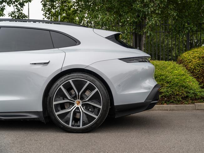 PORSCHE Taycan Photo 34
