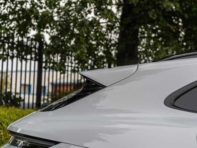 PORSCHE Taycan Photo 36