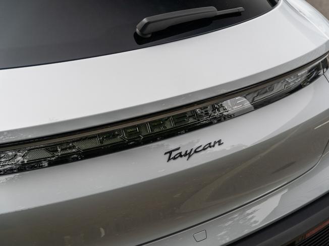PORSCHE Taycan Photo 39