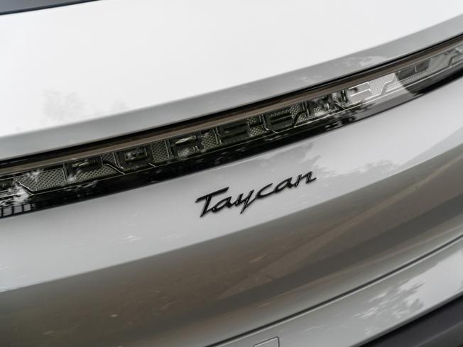 PORSCHE Taycan Photo 40