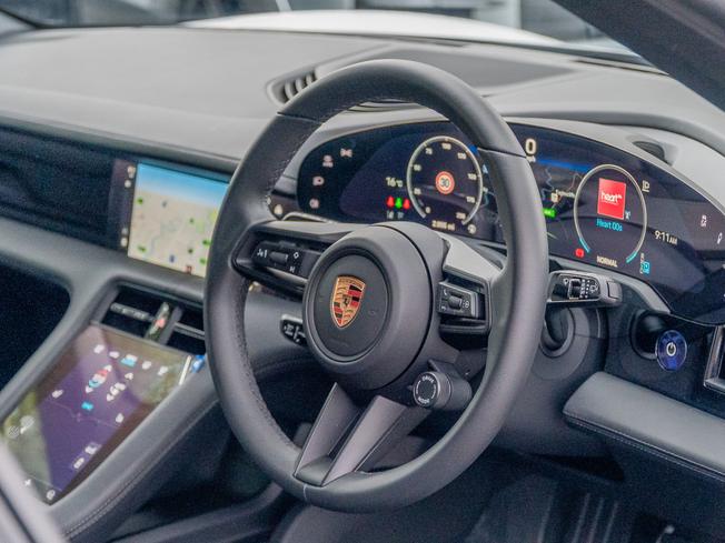 PORSCHE Taycan Photo 8