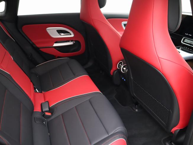 Mercedes-Benz CLA Class Photo 30