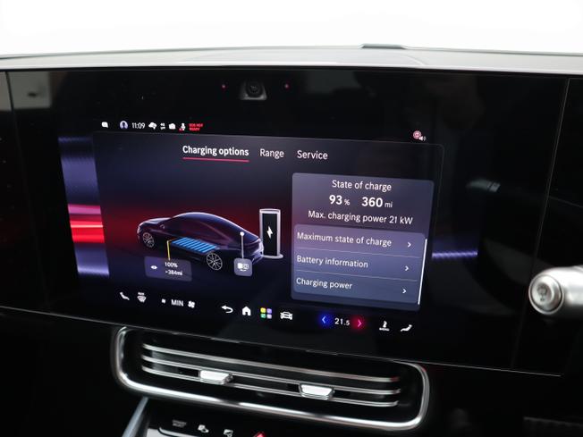 Mercedes-Benz CLA Class Photo 33