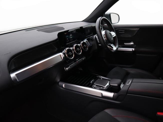 MERCEDES-BENZ GLB Photo 21