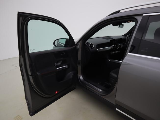 MERCEDES-BENZ GLB Photo 23