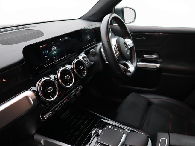 MERCEDES-BENZ GLB Photo 3