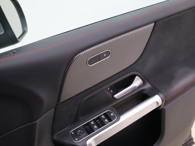 MERCEDES-BENZ GLB Photo 38