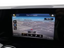 MERCEDES-BENZ GLB Photo 4
