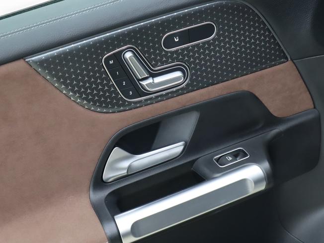 MERCEDES-BENZ GLB Photo 24