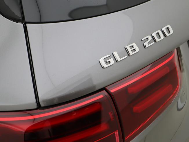 MERCEDES-BENZ GLB Photo 26