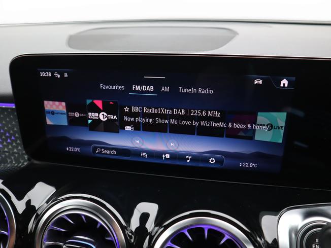 MERCEDES-BENZ GLB Photo 31
