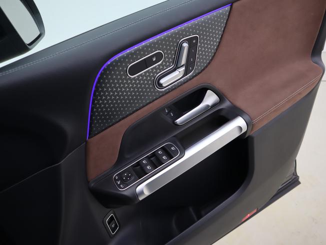 MERCEDES-BENZ GLB Photo 41
